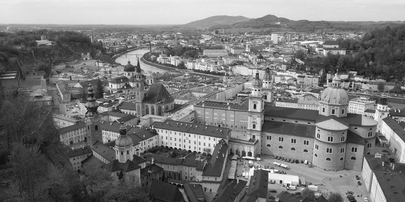 动漫主题咖啡厅限定周边全攻略:如何收藏季节菜单与地域限定手办模型